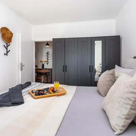 Appartement Carovo7 *